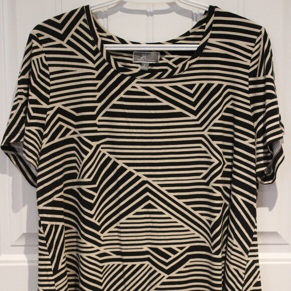 2/$20 🏷 JM Collection Patterned Tshirt Size L - Picture 2 of 3